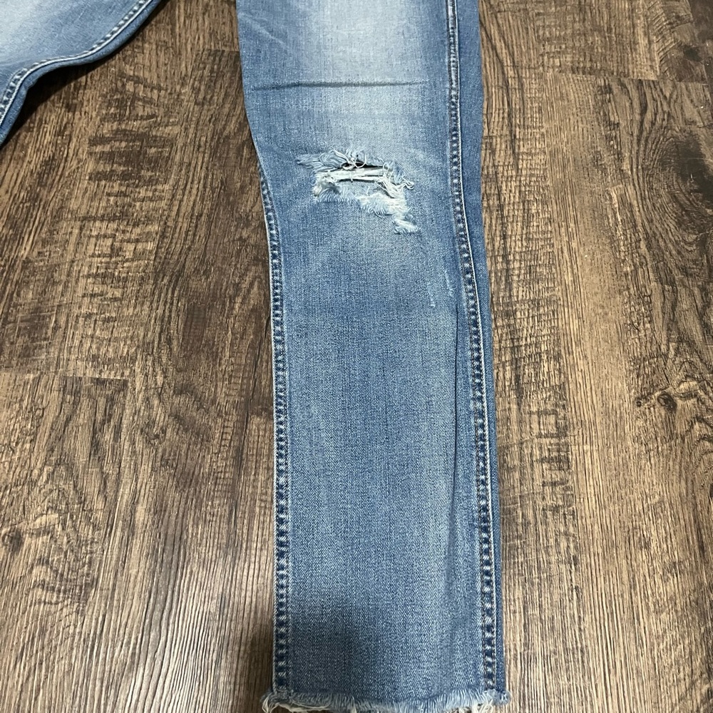 True Religion Mid Rise Ripped super skinny - Picture 2 of 5